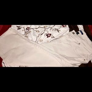 Cropped jeans.                                  17